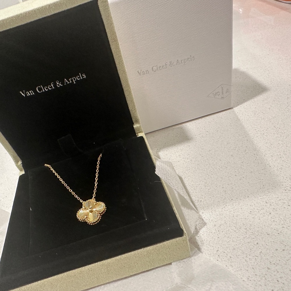 Van Cleef & Arpels Gold Clover Pendant Necklace